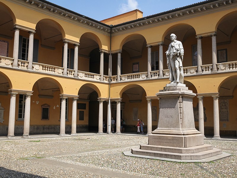 Corte_interna-dell_Universita___di_Pavia.jpg picture